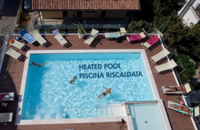  Hotel Tropical  Лидо-Ди-Езоло